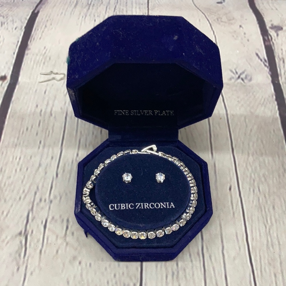 Cubic zirconia bracelet with earrings